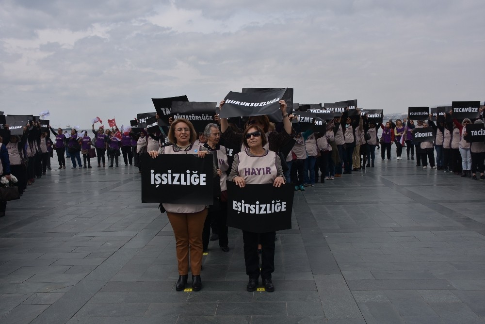 zmir Konak Politika_Haberleri - zmirde CHPli kadnlardan bedenleriyle hayr
