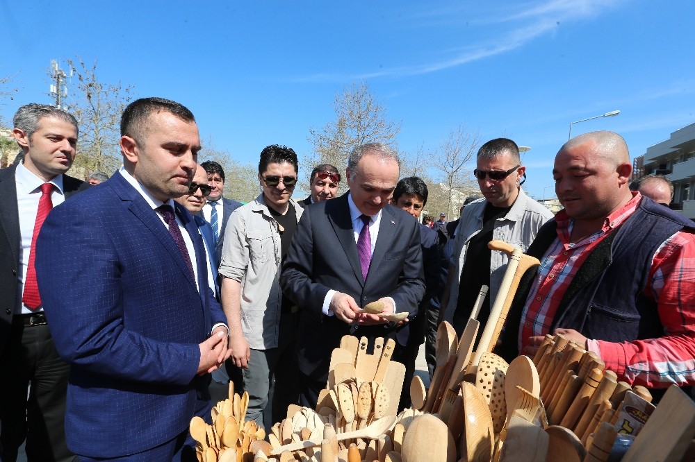 zmir Urla Politika_Haberleri - Bakan zl Marble gezdi, esnafla bulutu
